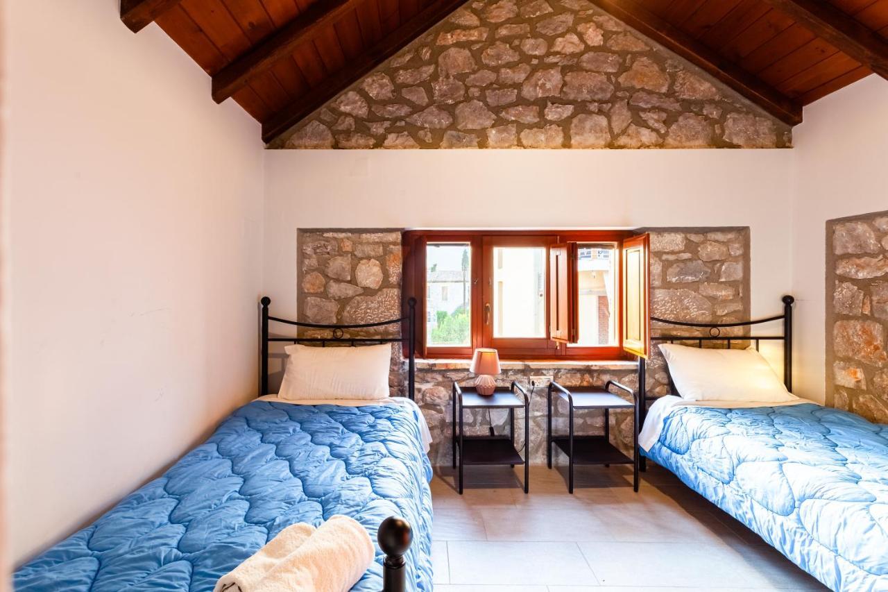 Seaside Dukes Villas Parálion Ástros Bagian luar foto