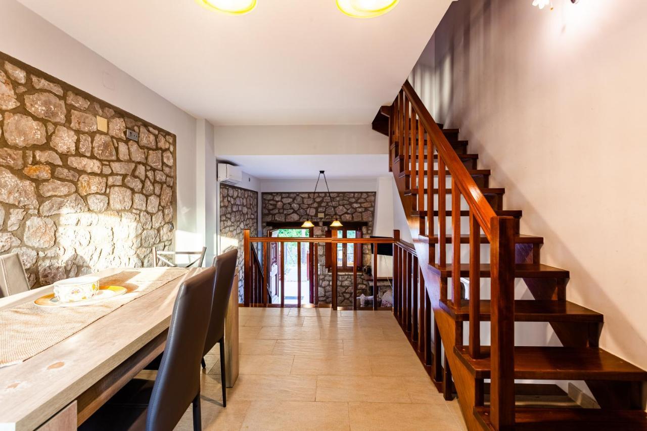 Seaside Dukes Villas Parálion Ástros Bagian luar foto